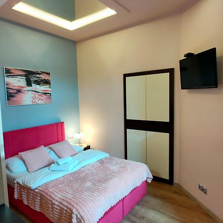 Mirror Pink Studio Apartment クラクフ エクステリア 写真
