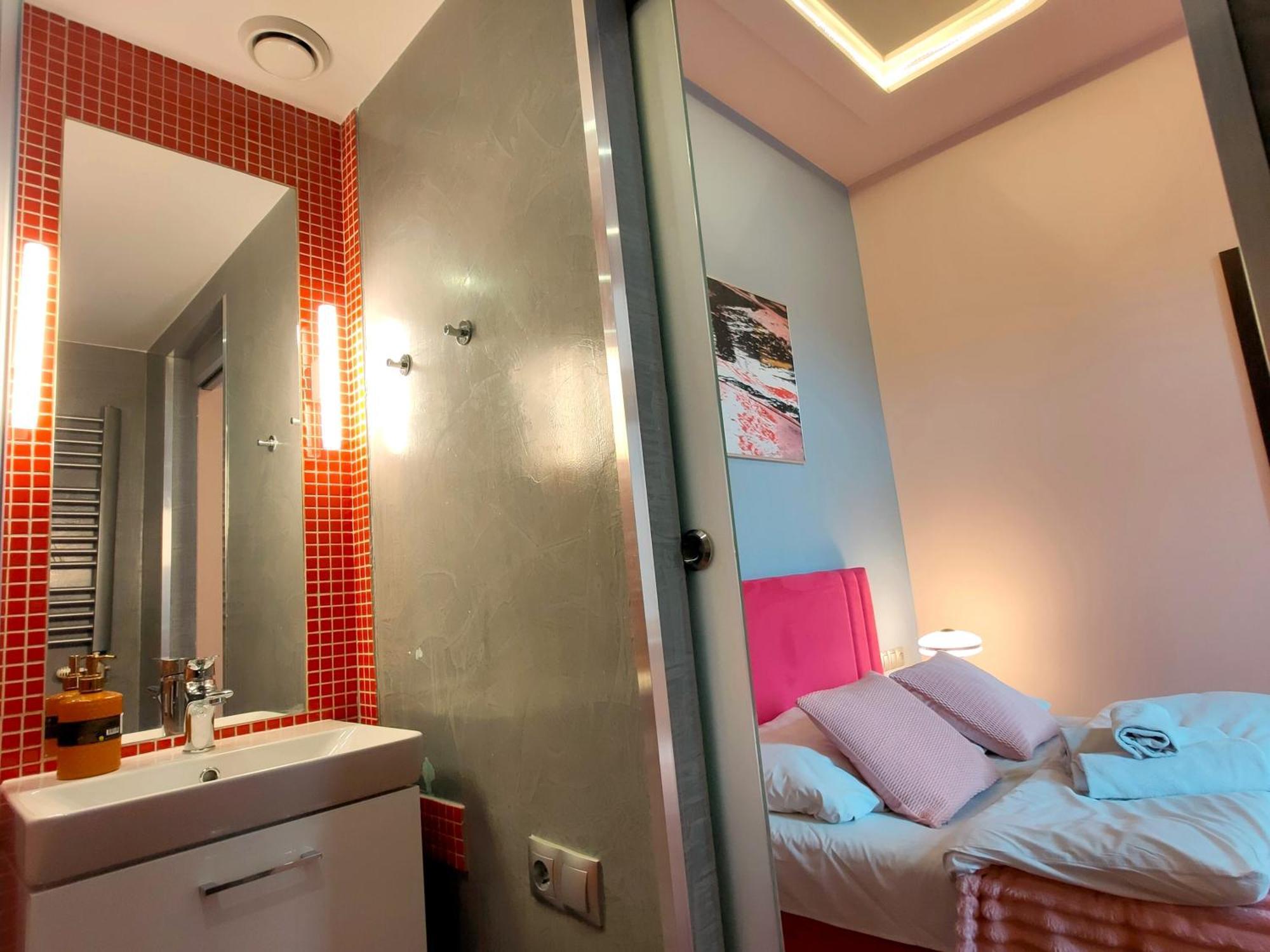 Mirror Pink Studio Apartment クラクフ エクステリア 写真