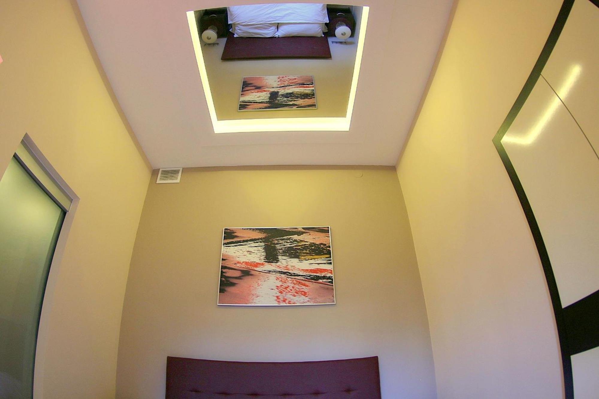Mirror Pink Studio Apartment クラクフ 部屋 写真